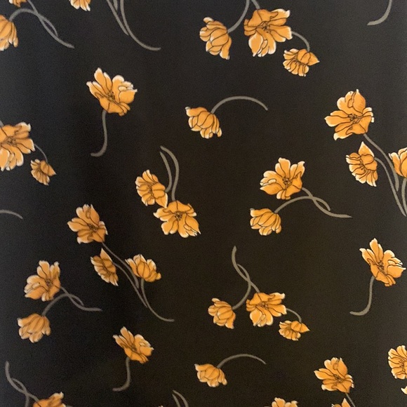 White House Black Market sleeveless blouse - Picture 3 of 12